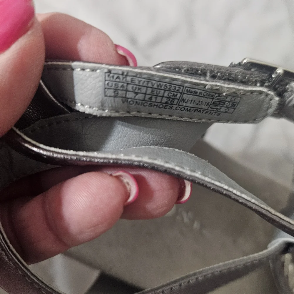 Vionic Sandals - Picture 13 of 14